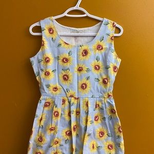 🛍2/$30 - Sunflower pattern dress